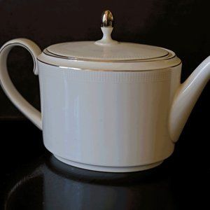 Vera Wang Blanc sur Blanc Teapot